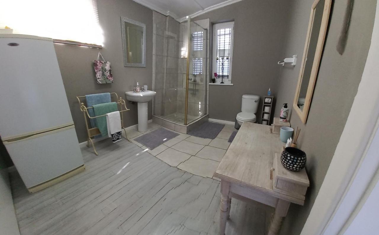 Peony Luxury Room With Wifi And Own Entrance Stellenbosch Ngoại thất bức ảnh